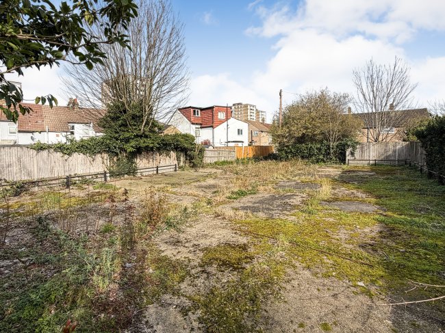 Land and former garage site at Ingersoll Road, Enfield, EN3 5PU 10