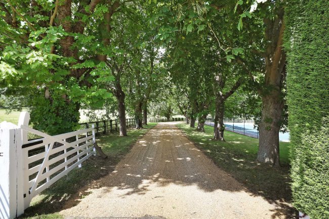 Copcourt Manor, Tetsworth, Oxfordshire, OX9 7DE 2