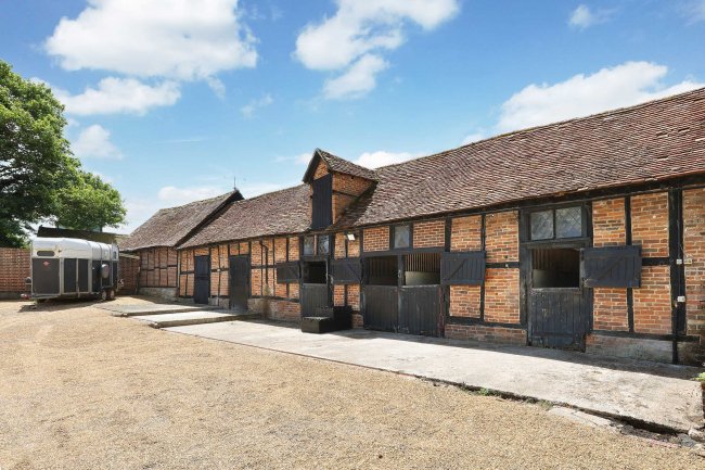 Copcourt Manor, Tetsworth, Oxfordshire, OX9 7DE 2