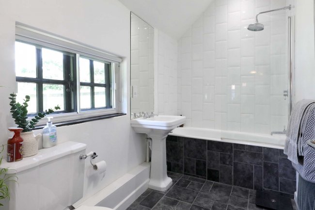 Copcourt Manor, Tetsworth, Oxfordshire, OX9 7DE 2