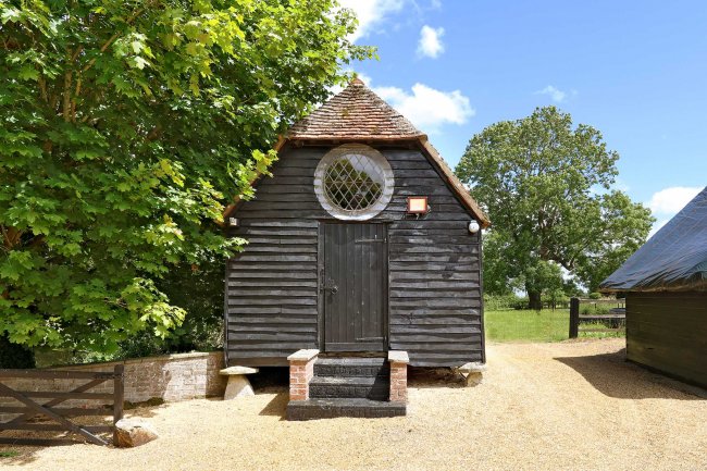 Copcourt Manor, Tetsworth, Oxfordshire, OX9 7DE 2