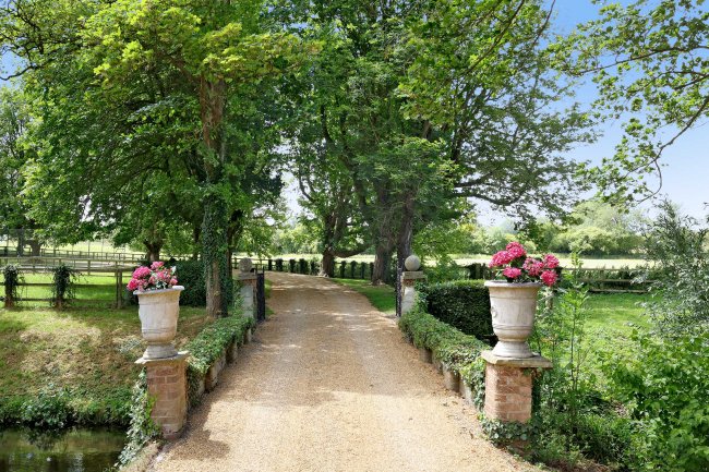 Copcourt Manor, Tetsworth, Oxfordshire, OX9 7DE 2