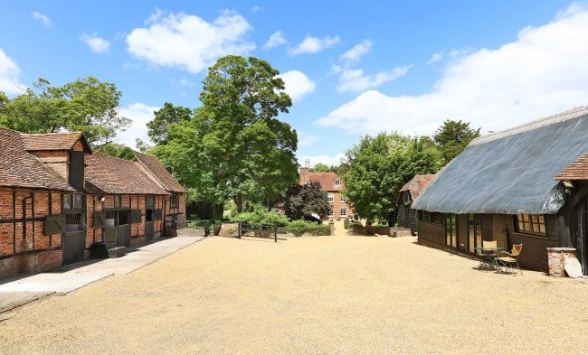 Copcourt Manor, Tetsworth, Oxfordshire, OX9 7DE 2