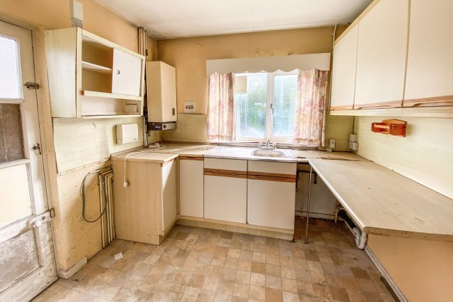 1 Belmore Gardens, Bath BA2 1HU 9