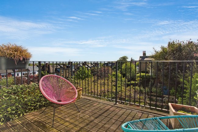 61 Oakfield Road, Stroud Green, London, N4 4LD 8