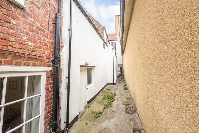 28 Baxtergate, Whitby, YO21 1BW 6