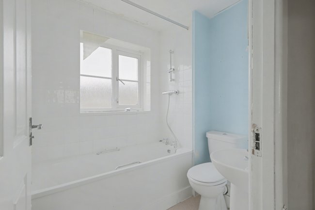 7 Secunda Way, Hempsted, Gloucester, Gloucestershire, GL2 5GA 4