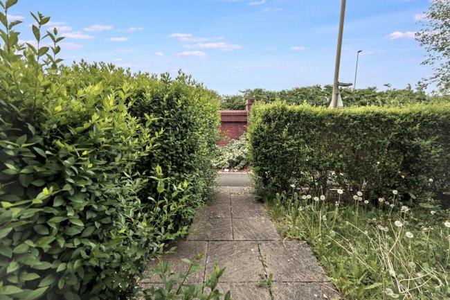 7 Secunda Way, Hempsted, Gloucester, Gloucestershire, GL2 5GA 4