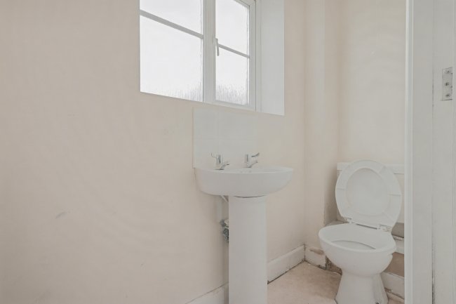 7 Secunda Way, Hempsted, Gloucester, Gloucestershire, GL2 5GA 4