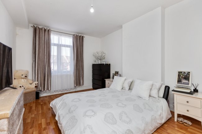 24 and 26 Chingford Mount Road, Chingford, London, E4 9AB 5