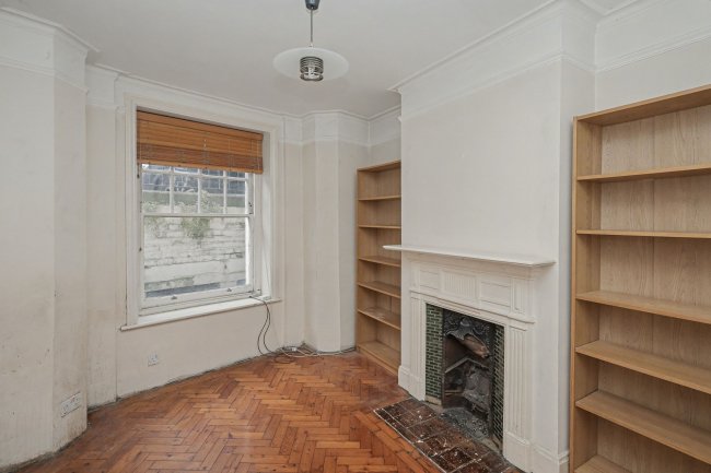 Flat 25, Furnival Mansions, Wells Street, Soho, London W1T 3PL 2