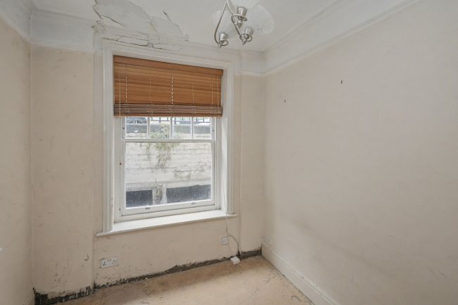 Flat 25, Furnival Mansions, Wells Street, Soho, London W1T 3PL 2