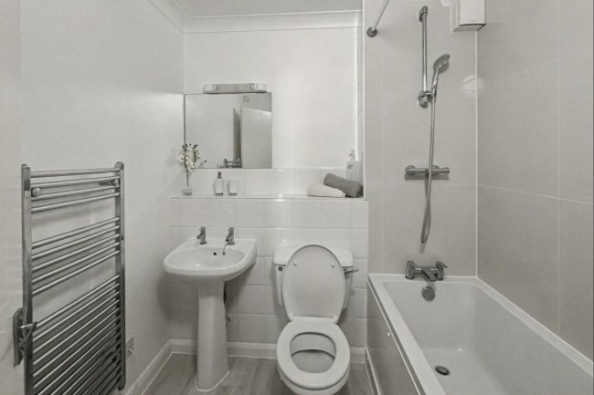 Flat 4 St Andrew’s Court, 49 Dukes Ave, New Malden, Surrey KT3 4JF 7