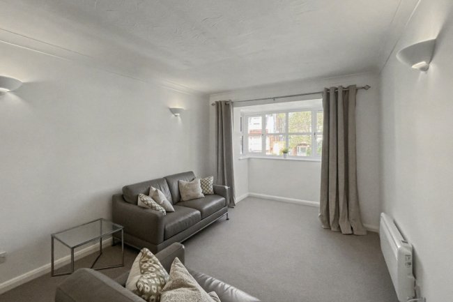 Flat 4 St Andrew’s Court, 49 Dukes Ave, New Malden, Surrey KT3 4JF 7