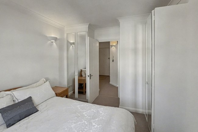 Flat 4 St Andrew’s Court, 49 Dukes Ave, New Malden, Surrey KT3 4JF 7