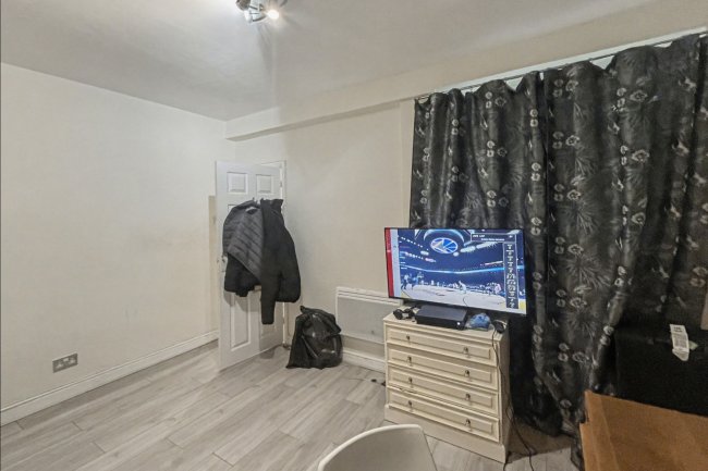 109a London Road, Morden, Greater London, SM4 5HP 3