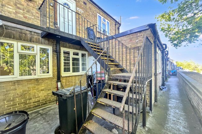109a London Road, Morden, Greater London, SM4 5HP 3