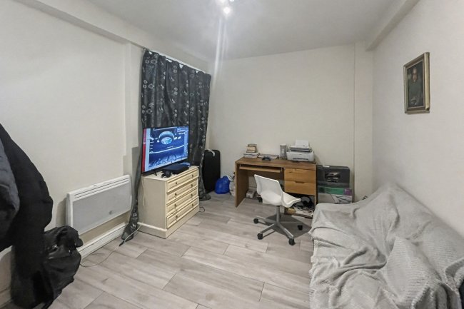 109a London Road, Morden, Greater London, SM4 5HP 3