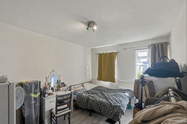 109a London Road, Morden, Greater London, SM4 5HP 3