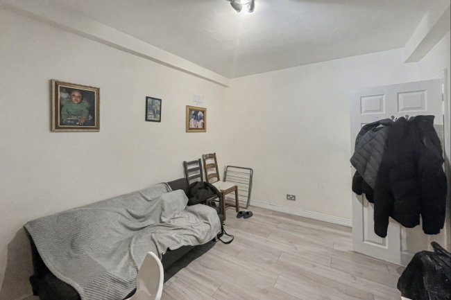 109a London Road, Morden, Greater London, SM4 5HP 3