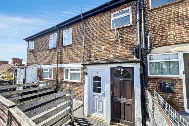 2b Neville Walk, Carshalton, SM5 1JG 4