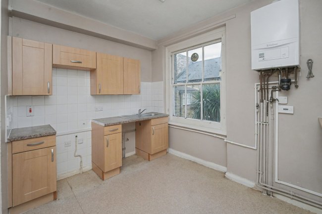 111 St Olaf's Road, Fulham, London SW6 7DW 6