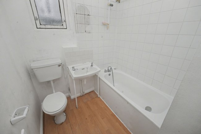 111 St Olaf's Road, Fulham, London SW6 7DW 6