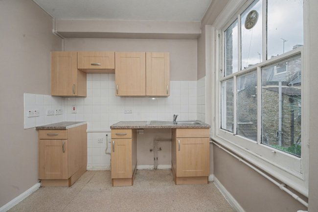 111 St Olaf's Road, Fulham, London SW6 7DW 6
