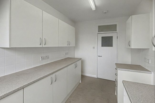 Flat E, 85 Sutherland Avenue, London W9 2HG 7