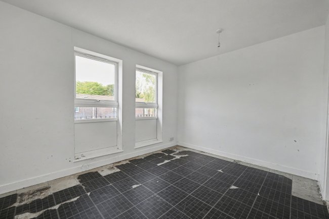 Flat 52 Kimberley, Bracknell, RG12 7ZB 1