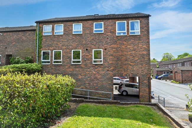 Flat 52 Kimberley, Bracknell, RG12 7ZB 1