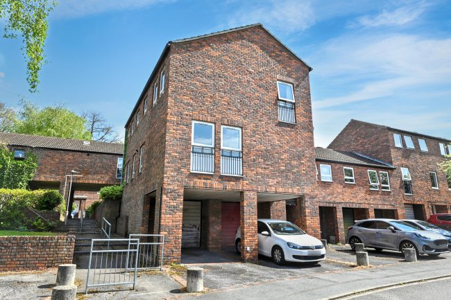 Flat 52 Kimberley, Bracknell, RG12 7ZB 1