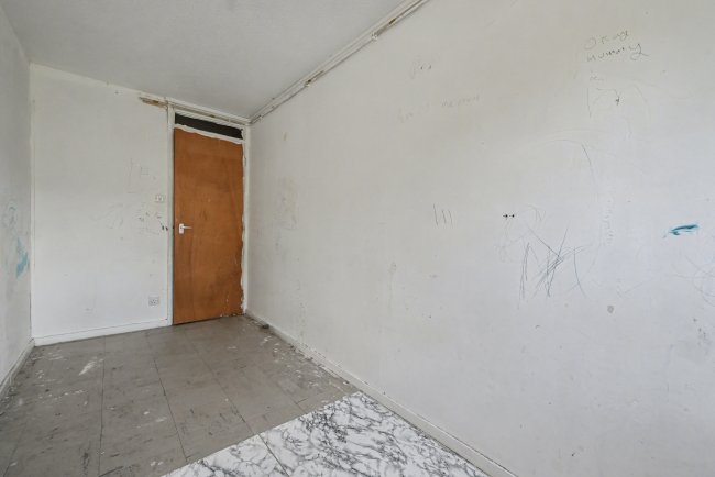 Flat 52 Kimberley, Bracknell, RG12 7ZB 1