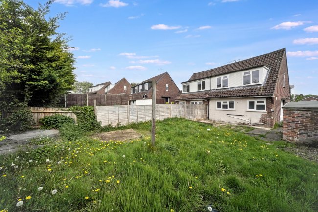 156 Manor Road, Alton, GU34 2NZ 9