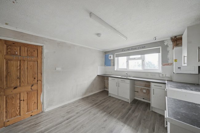 156 Manor Road, Alton, GU34 2NZ 9