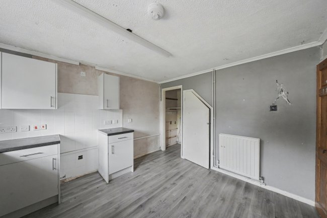 156 Manor Road, Alton, GU34 2NZ 9