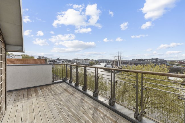 28 Leading Edge, 80 Hotwell Road, Bristol BS8 4UJ 1
