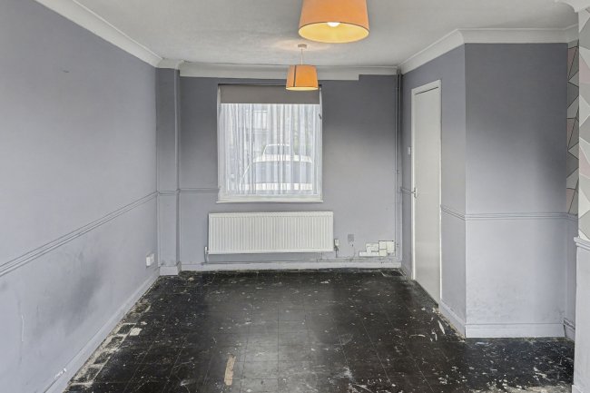 4 Delimands, Basildon, Essex, SS15 5BB 5