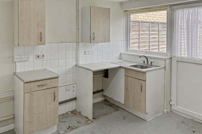 4 Delimands, Basildon, Essex, SS15 5BB 5