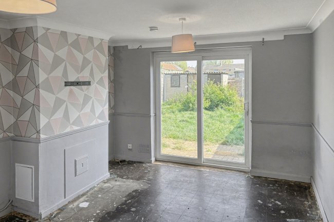 4 Delimands, Basildon, Essex, SS15 5BB 5
