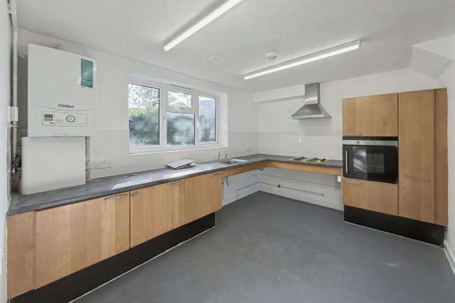 103 Ashfield Avenue, Bushey, Hertfordshire, WD23 4HJ 5