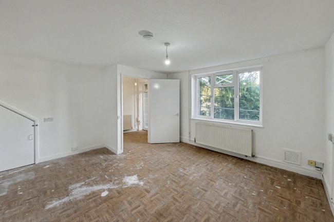 103 Ashfield Avenue, Bushey, Hertfordshire, WD23 4HJ 5