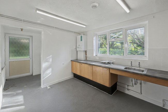 103 Ashfield Avenue, Bushey, Hertfordshire, WD23 4HJ 5