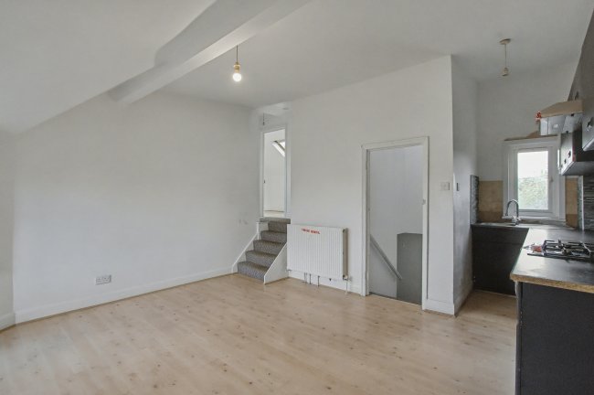Flat C, 38 Collingwood Avenue, Muswell Hill, London N10 3ED 10