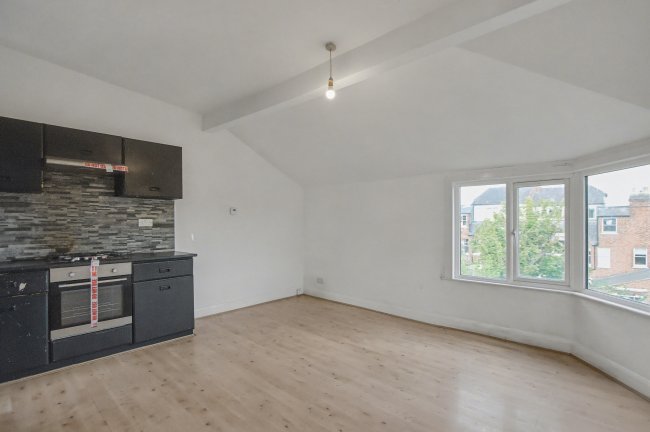 Flat C, 38 Collingwood Avenue, Muswell Hill, London N10 3ED 10