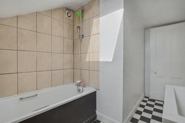 Flat C, 38 Collingwood Avenue, Muswell Hill, London N10 3ED 10