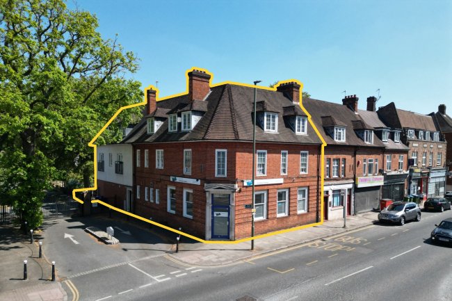 111 Queens Road, Weybridge, Surrey KT13 9UW 7