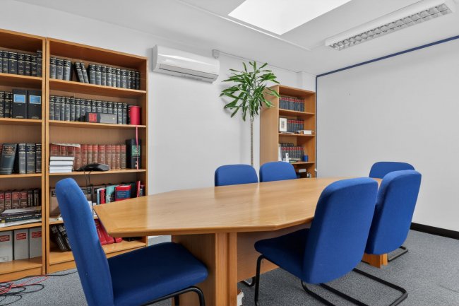 111 Queens Road, Weybridge, Surrey KT13 9UW 7
