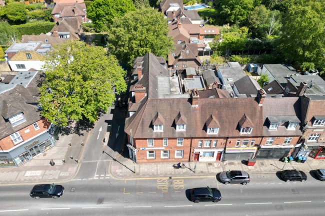 111 Queens Road, Weybridge, Surrey KT13 9UW 7