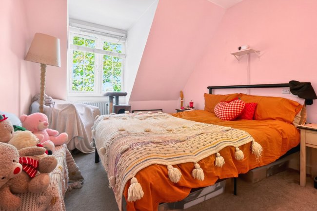 111 Queens Road, Weybridge, Surrey KT13 9UW 7
